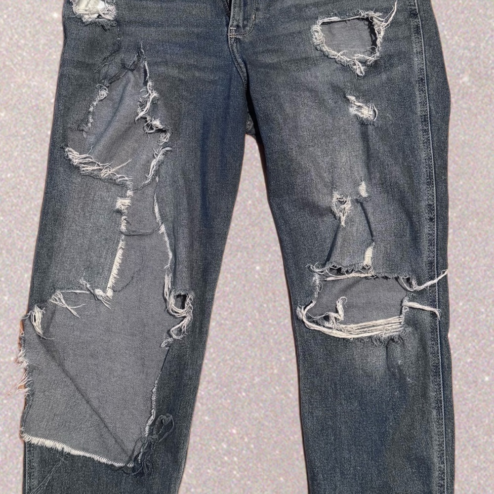 Hollister Ultra High-Rise Mom Jeans